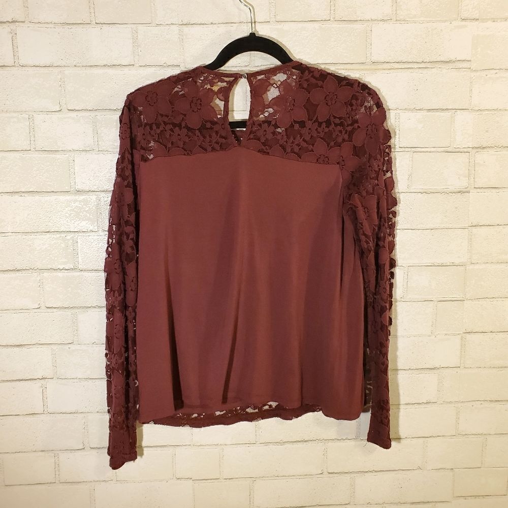 Hollister maroon lace top - Picture 3 of 10